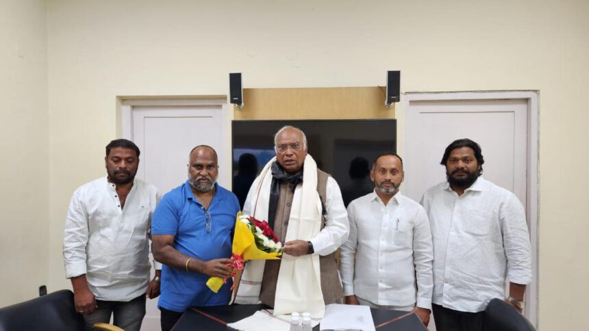 Jagga Reddy meets Kharge, stresses collective decisions if Congress has to strengthen in Telangana