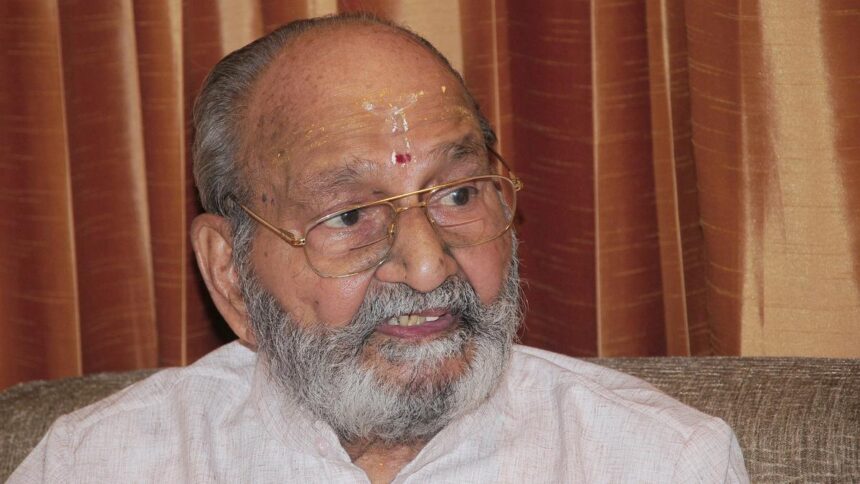 Film maker par excellence: Kalatapasvi Viswanath no more