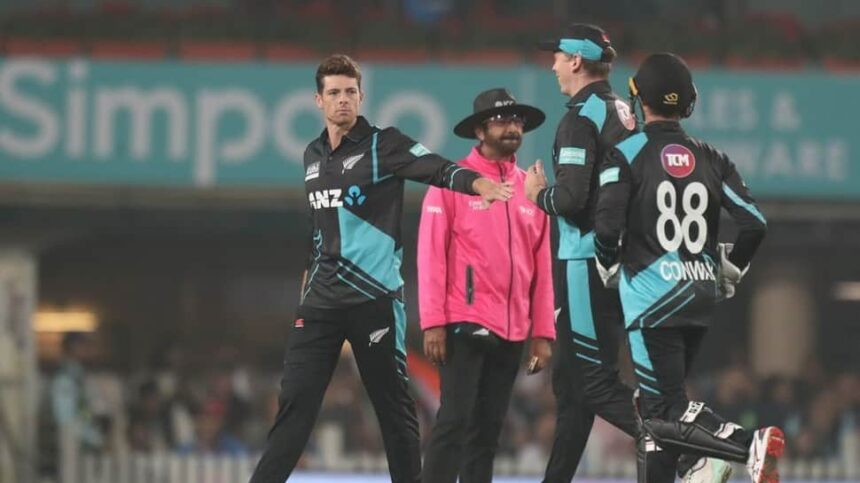 IND vs NZ: Mitchell Santner, Daryl Mitchell cruise New Zealand to victory over India to take 1-0 lead in T20I series