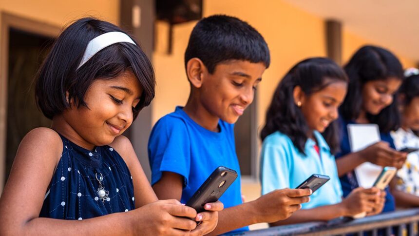 UNESCO endorses banning smartphones from schools