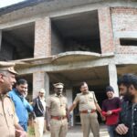 Seven injured by leopard stuck inside house