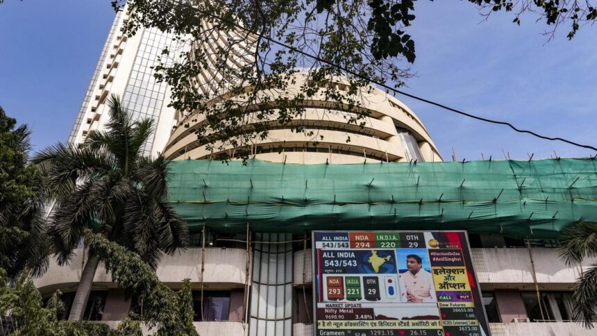 Sensex, Nifty crash in-line with selling pressure in global markets on U.S. growth fears