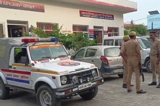 सायरन बजाकर पहुंची बरेली पुलिस तो दीवार फांदकर भागा इंस्पेक्टर… बेड पर मिले रिश्वत के 9 लाख